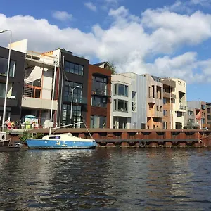 https://sustainable-suite-ndsm-area-near-city-centre.amsterdamhotelsnl.com