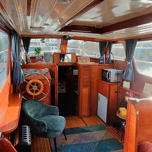 https://motorjacht-flint.amsterdamhotelsnl.com